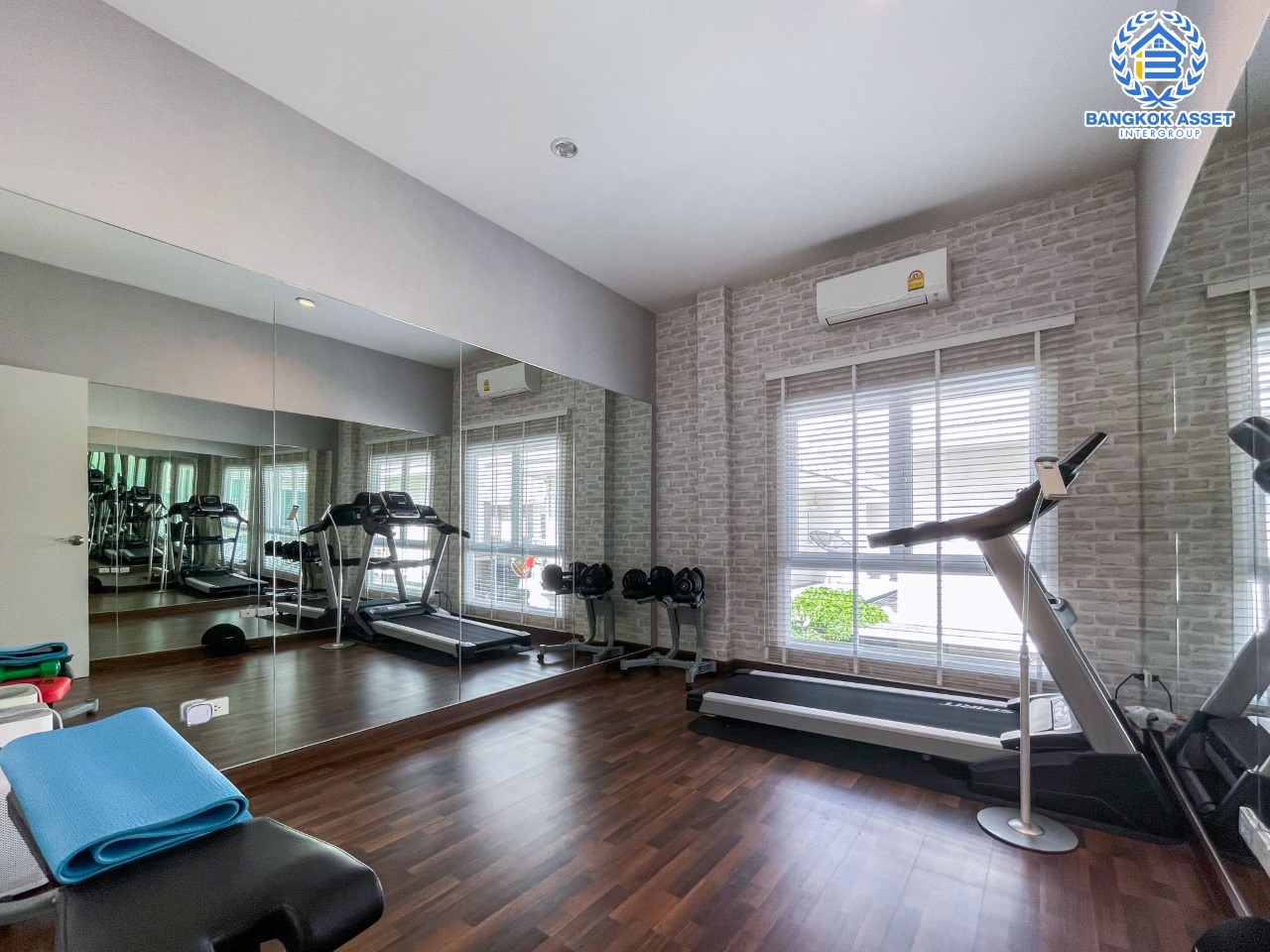 *****บ้านเดี่ยวมือสอง ม. คุณาลัย ซิมโฟนี บ้านกล้วย-ไทรน้อย บ้านสวยพร้อมเข้าอยู่ หลังมุม บนเนื้อที่กว่า 74.9 ตร.ว. พื้นที่ใช้สอยกว้างถึง 250 ตร.ม. ฟังก์ชัน 5 ห้องนอน 4 ห้องน้ำ 2 ที่จอดรถ บนทำเลโซนเมือง เดินทางสะดวกใกล้ร้านอาหาร เชื่อมต่อถนน หลายเส้นทาง ใกล้รถไฟฟ้าสายสีม่วง "สถานีคลองบางไผ่" และเซ็นทรัลเวสต์เกต